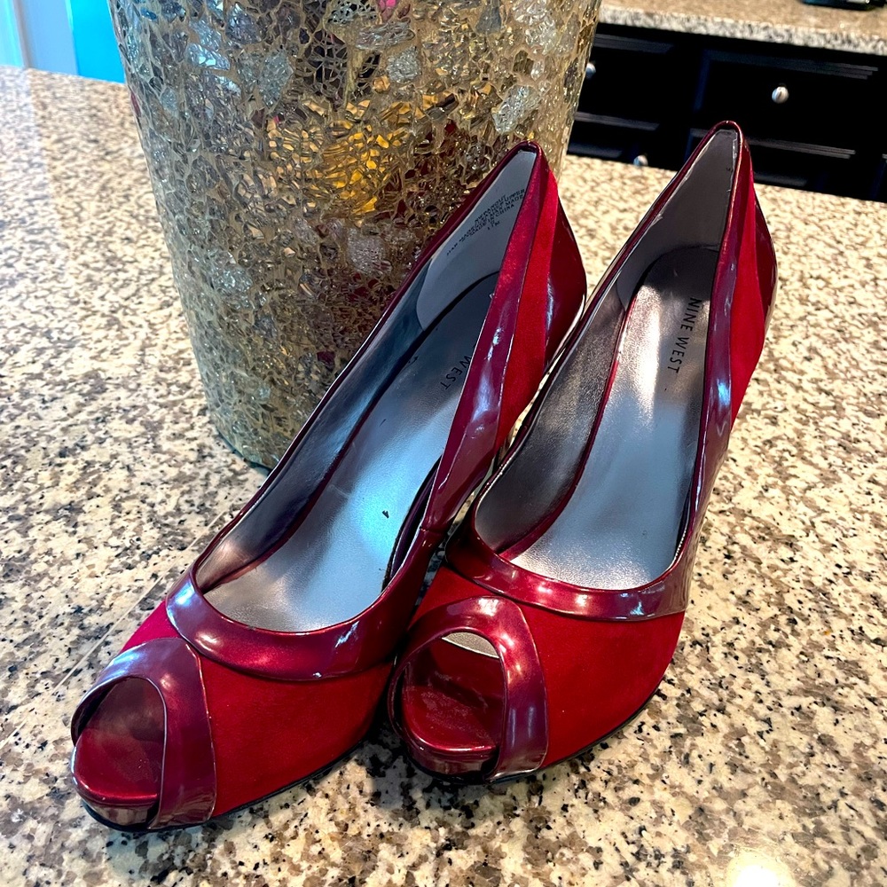👠 Burgundy Peep Toe Heels 👠